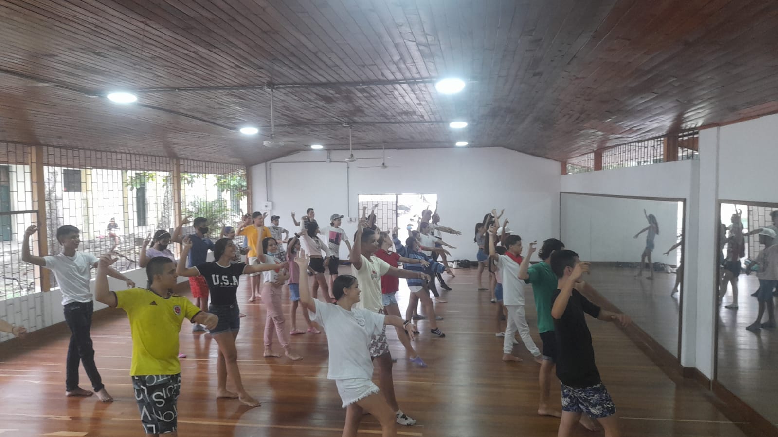 SALON DE DANZAS HONDA # 5